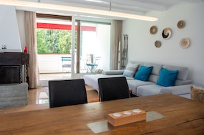 Télévision, cheminée