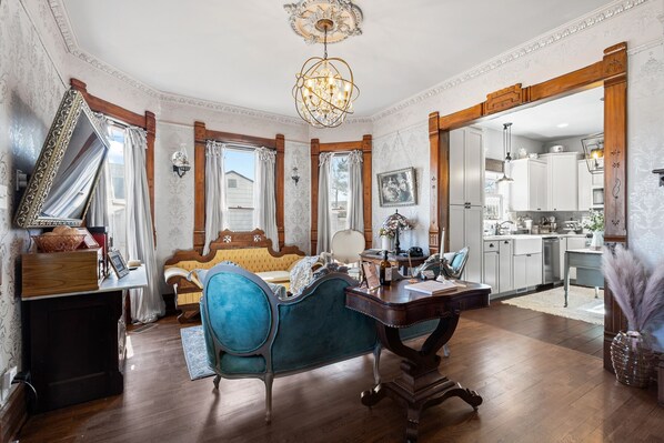 Smart TV, books, music library, stereo