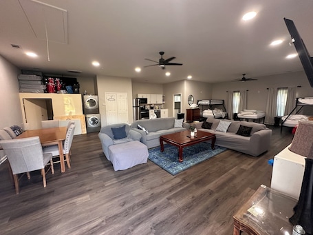 Smart TV. Charming studio in fabulous Abbeville, ideally set for Ole Miss Football