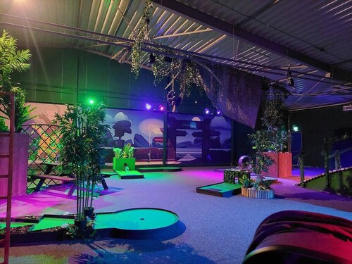 Gezinswoning op rustig park.