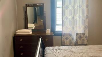 4 bedrooms, iron/ironing board, WiFi