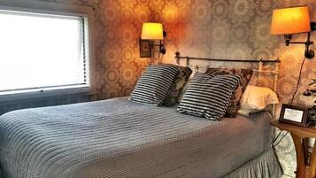 Standard Double Room | Desk, laptop workspace, free WiFi