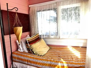 Double Room, Garden View | Desk, laptop workspace, free WiFi - Historic Skagway Inn (Skagway)