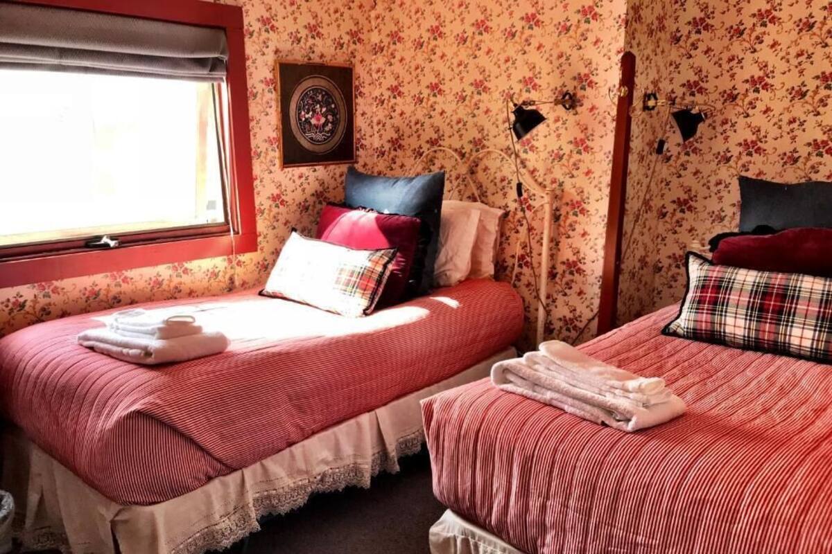 Twin Room | Desk, laptop workspace, free WiFi