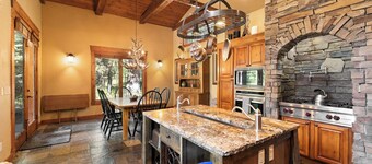 Pine Haven- Beautiful home w/ game room, hot tub, and pets allowed