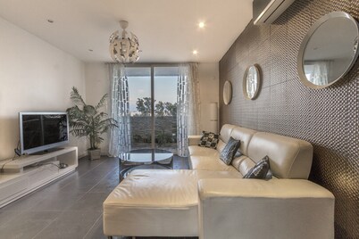 Luxurious apartment 5 min from airport, SAFEX and La Mer