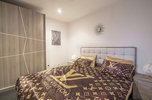 2 bedrooms, iron/ironing board, WiFi, bed sheets