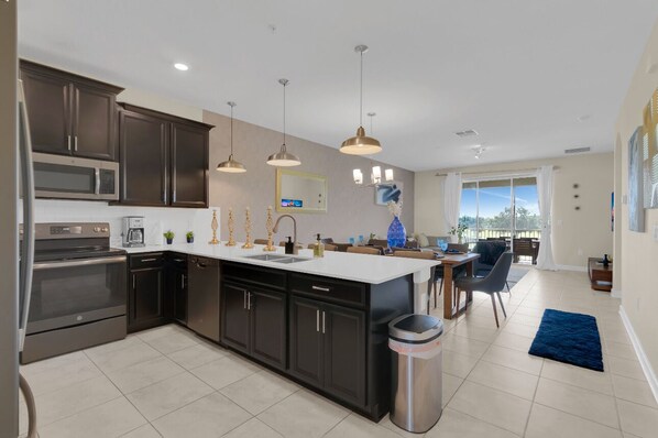 Micro-ondes, four, plaque de cuisson, lave-vaisselle