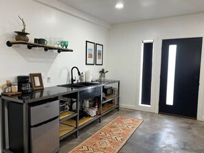 Frigorífic, microones, forn i placa de cuina