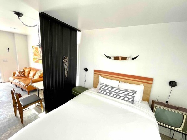 1 soverom, skrivebord, wi-fi (inkludert) og sengetøy