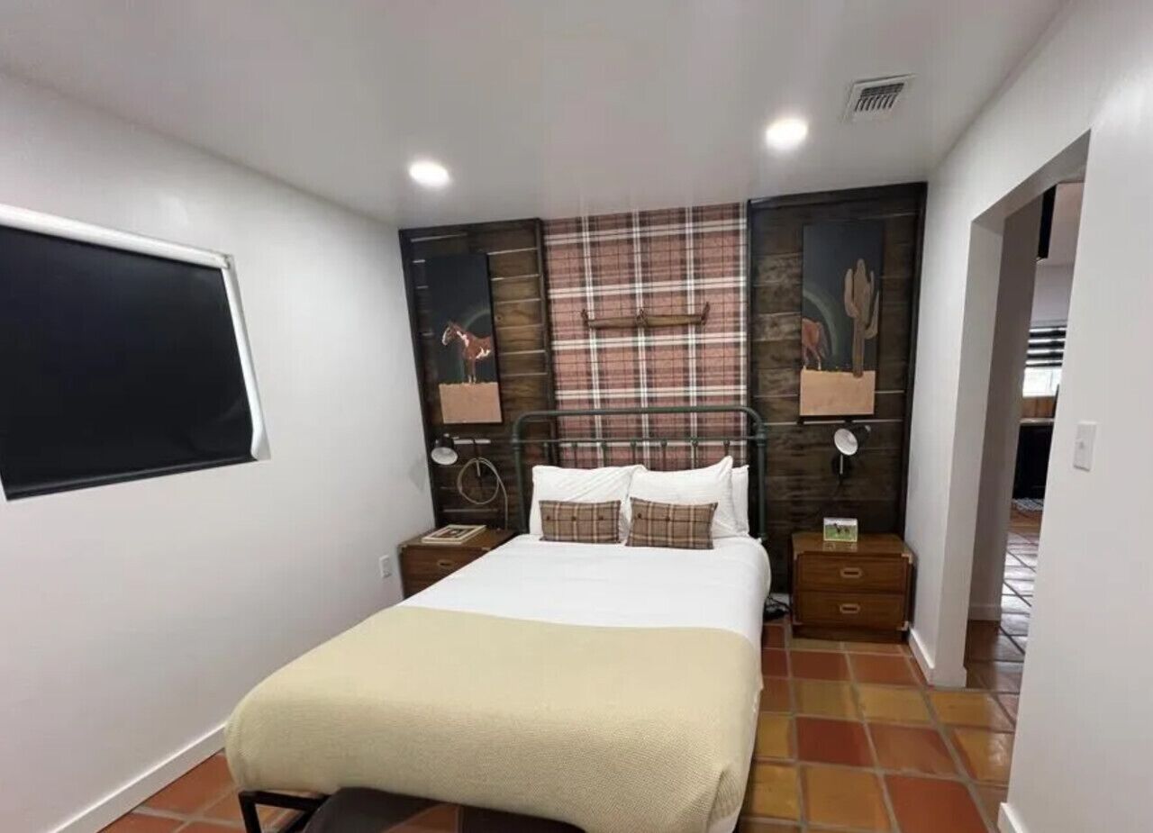 3 habitaciones, escritorio, tabla de planchar con plancha y wifi gratis 