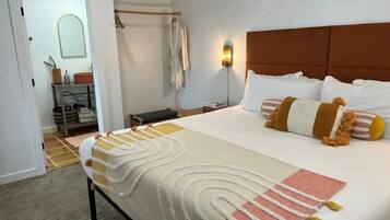 7 bedrooms, desk, iron/ironing board, free WiFi