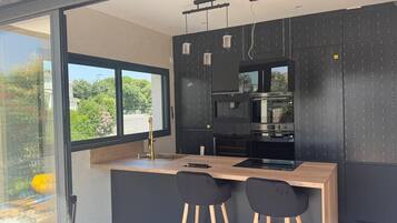 Micro-ondes, four, plaque de cuisson, lave-vaisselle