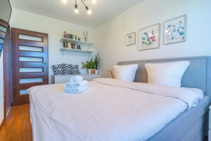 1 غرفة نوم ومكواة/لوح كي وواي فاي وملاءات أسرّة