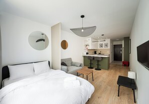 Iron/ironing board, WiFi, bed sheets