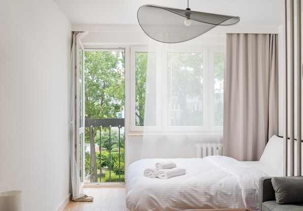 Iron/ironing board, WiFi, bed sheets