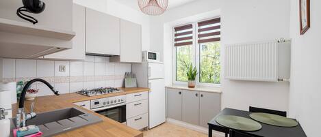 Fridge, microwave, oven, stovetop