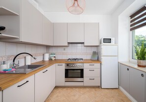 Fridge, microwave, oven, stovetop