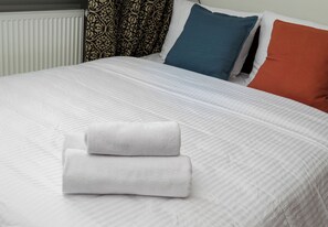2 bedrooms, iron/ironing board, WiFi, bed sheets