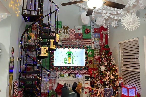OMG! Santa`s Coming and this Holiday Elf Themed Lake Cottage is the Perfect Place Stay!