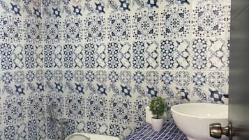 Ducha, jabón, papel higiénico