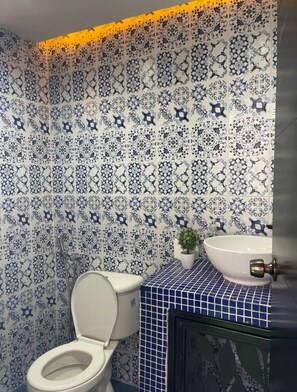 Douche, savon, papier toilette