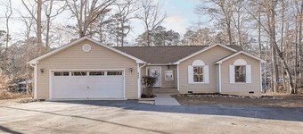 3-bed, 2 Bath House on Lake Gaston