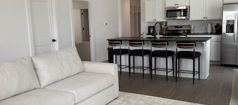 The White Lotus - walking distance to ACHE or ARCBest