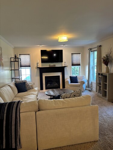 New 4-bedroom house in Port Matilda, WiFi, AC,  close to town & Beaver stadium
