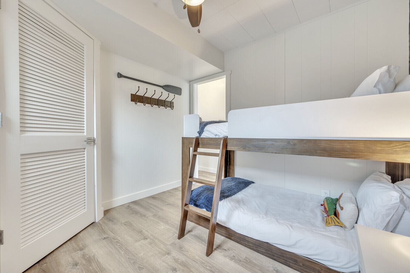 4 quartos, Wi-Fi de cortesia, roupa de cama