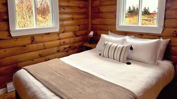 2 bedrooms, iron/ironing board, travel cot, WiFi