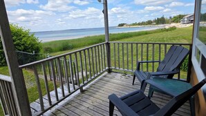 Terrace/patio - Cottage # 1 Hunts Point Beach Cottages - 2 bedrooms (Hunts Point)