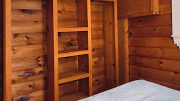 2 slaapkamers, een strijkplank/strijkijzer, reisbedje, wifi