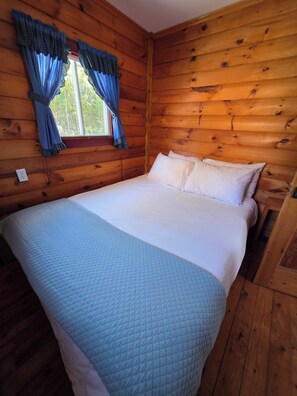 2 bedrooms, iron/ironing board, travel cot, WiFi