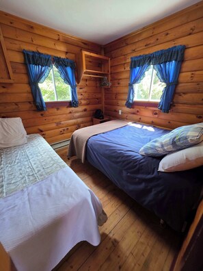 2 bedrooms, travel crib, WiFi, bed sheets