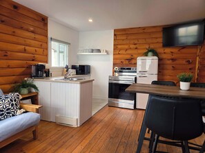 Fridge, microwave, oven, stovetop - Hunts Point 2-BR Coastal Retreat - Cottage # 4 (Hunts Point)