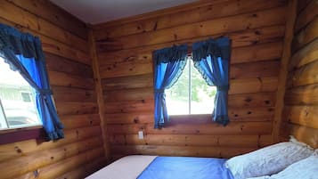 2 habitaciones, tabla de planchar con plancha, cuna de viaje y wifi
