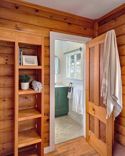 Cottage # 5 Hunts Point Beach Cottages - 1 bedroom