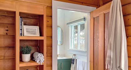 Cottage # 5 Hunts Point Beach Cottages - 1 bedroom