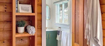Cottage # 5 Hunts Point Beach Cottages - 1 bedroom