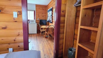 1 bedroom, iron/ironing board, travel cot, WiFi