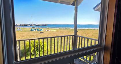 Cottage # 6 Hunts Point Beach Cottages - 1 bedroom