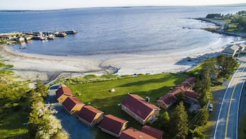 På stranden