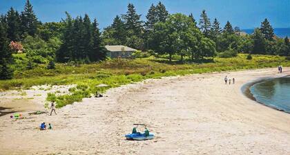 Cottage # 9 Hunts Point Beach Cottages - 1 bedroom