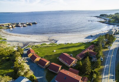 Cottage # 9 Hunts Point Beach Cottages - 1 bedroom