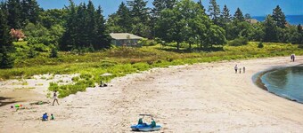 Hunts Point 2-BR Coastal Retreat - Cottage #10