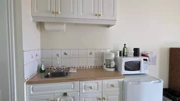 Microwave, coffee/tea maker, toaster, cookware/dishes/utensils