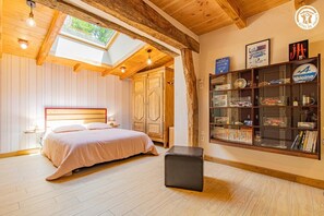 2 bedrooms, Internet