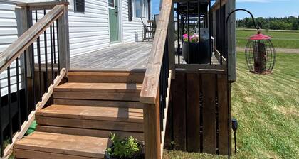 Lower Loop Country Home/Surrounded by beautiful Canadian beaches!