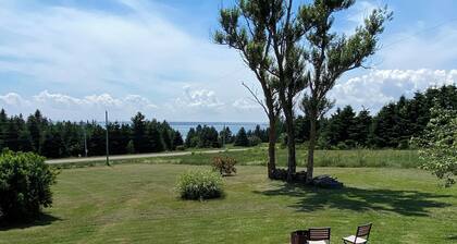 Lower Bay Cottages/Surrounded by beautiful Canadian beaches!